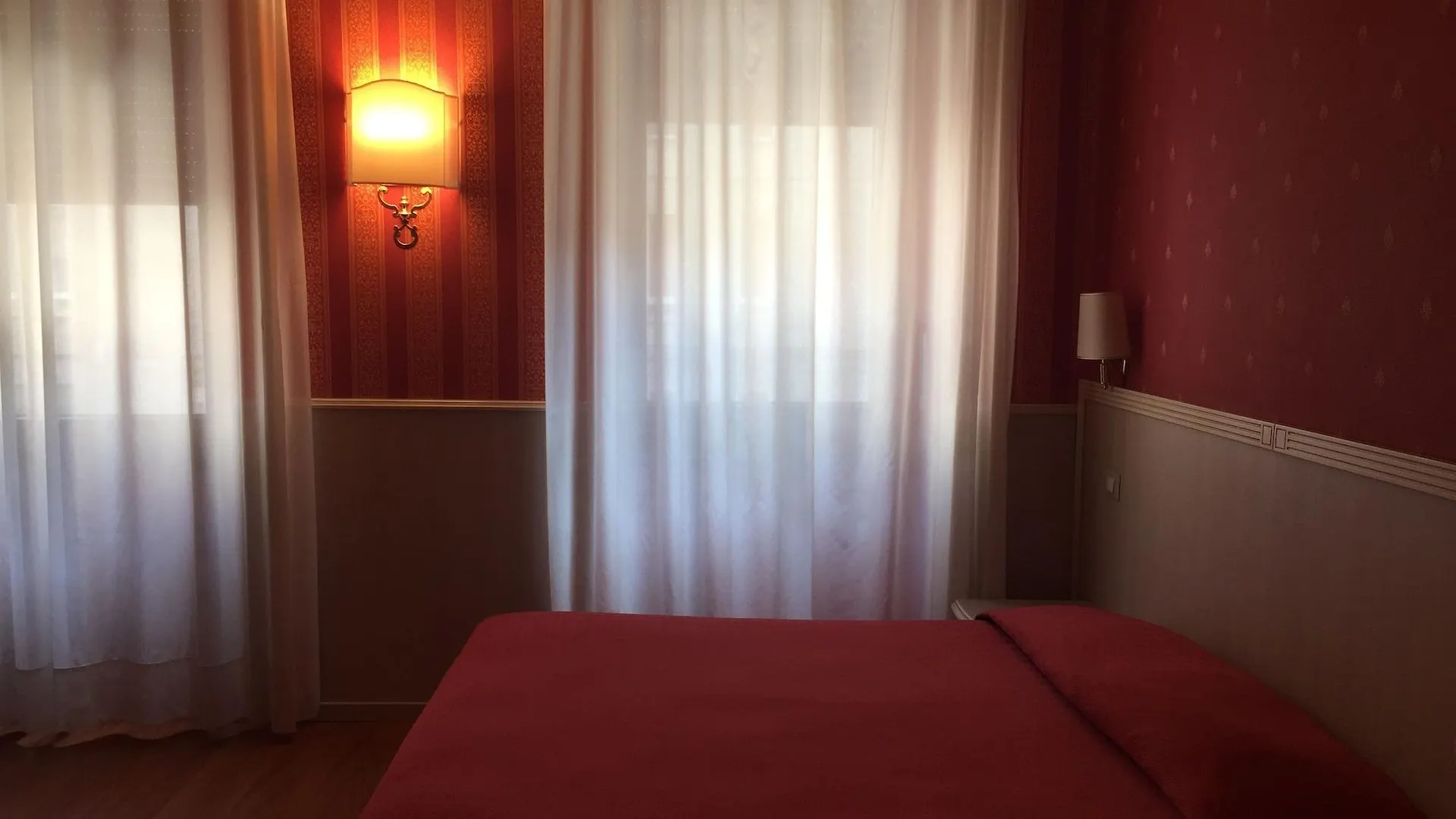 ***  Hotel Garda Milan Italy