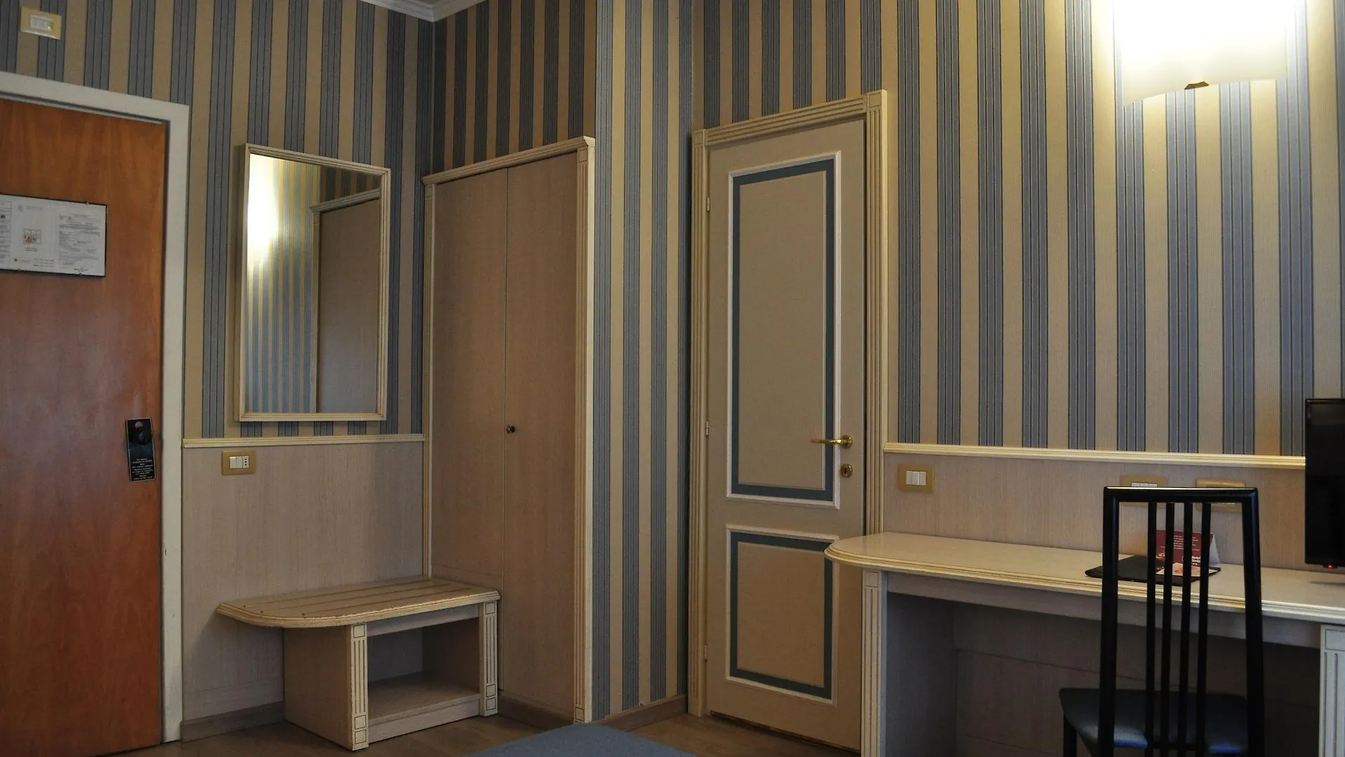 Hotel Garda Milan 3*,