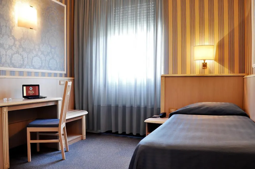 Hotel Garda Milan 3*,